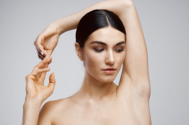 Cách chữa thâm nách sau sinh rất đa dạng và bạn có thể áp dụng những gợi ý trong bài viết này để cải thiện tình trạng nách thâm